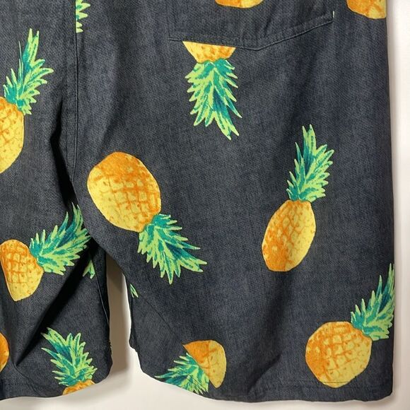 Old navy men’s swim trunks - Picture 7 of 10